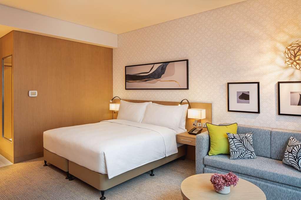 Doubletree By Hilton Fujairah City ห้อง รูปภาพ A room at the hotel