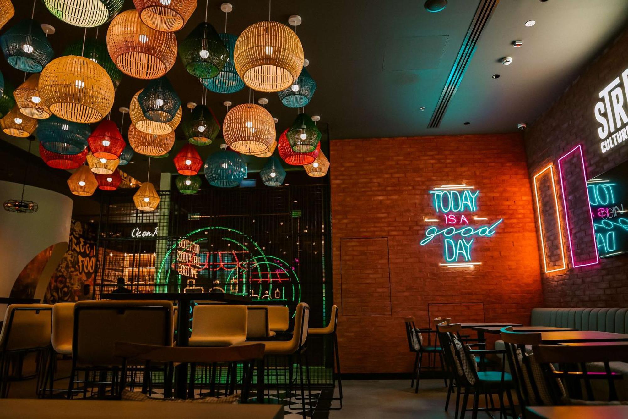Doubletree By Hilton Fujairah City ภายนอก รูปภาพ Interior of a restaurant in Dubai