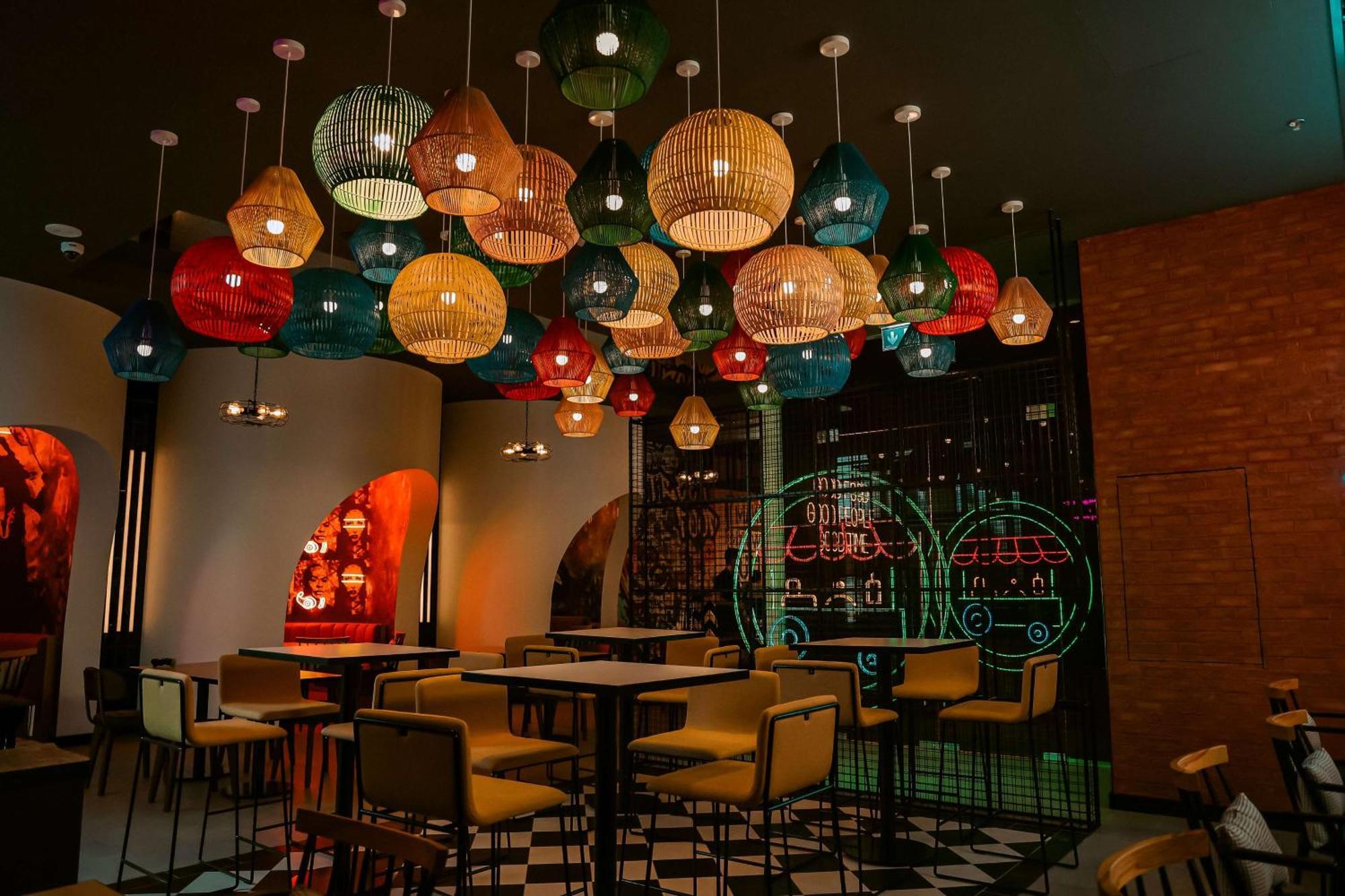 Doubletree By Hilton Fujairah City ภายนอก รูปภาพ Interior of a restaurant in the resort