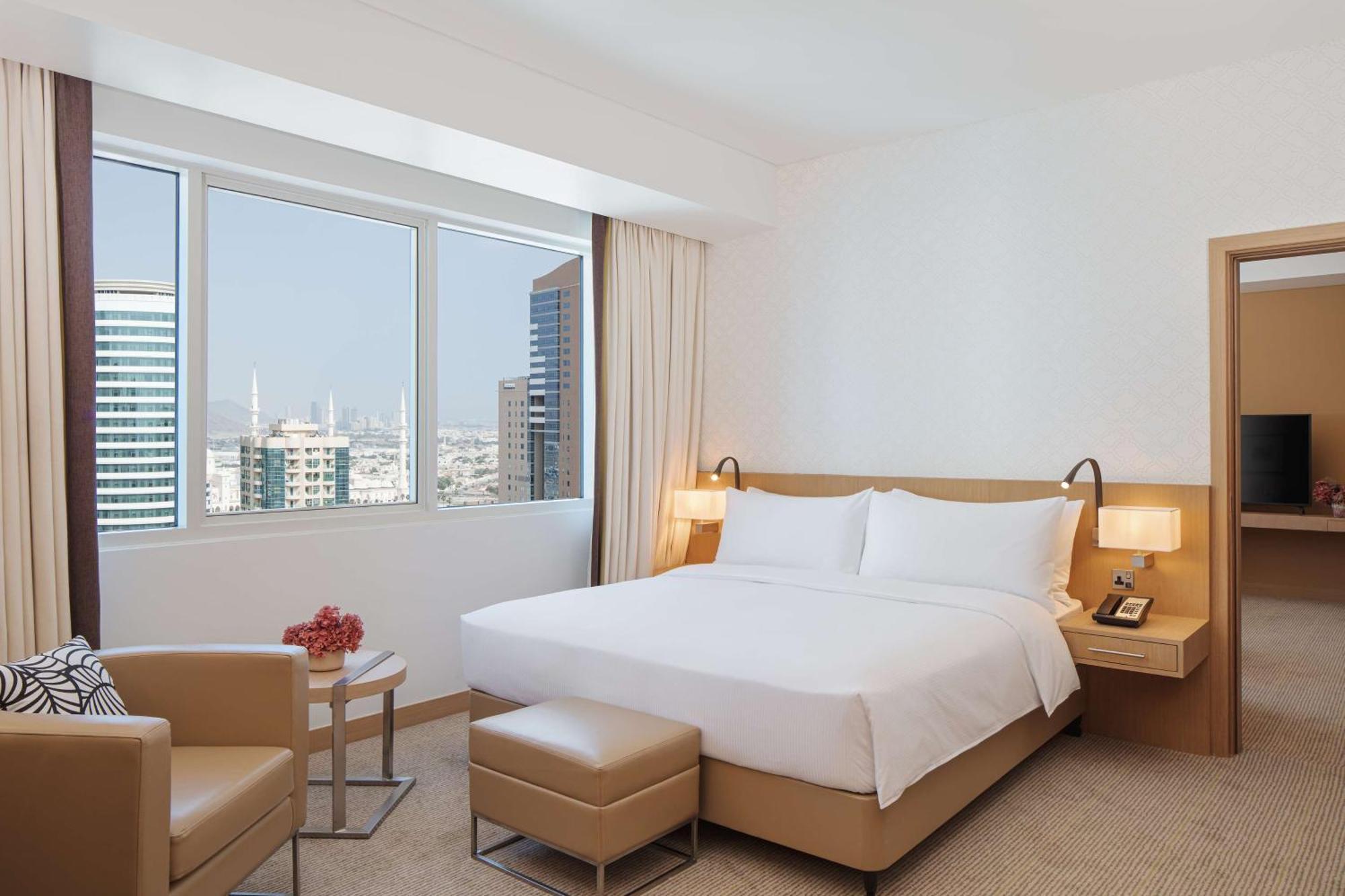 Doubletree By Hilton Fujairah City ภายนอก รูปภาพ