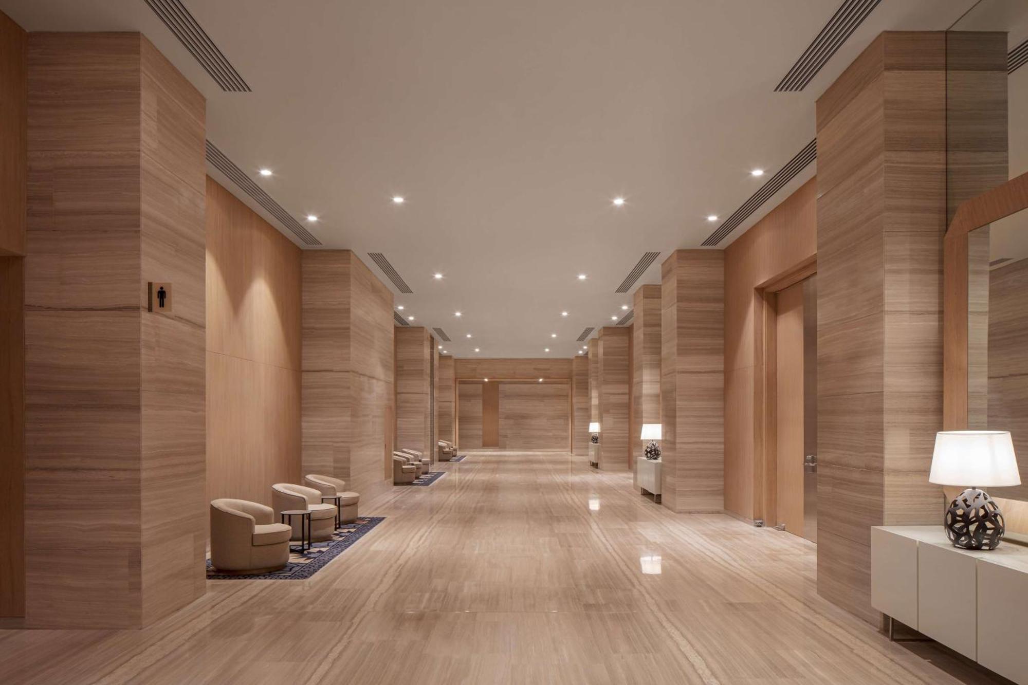 Doubletree By Hilton Fujairah City ภายนอก รูปภาพ The interior of the hotel